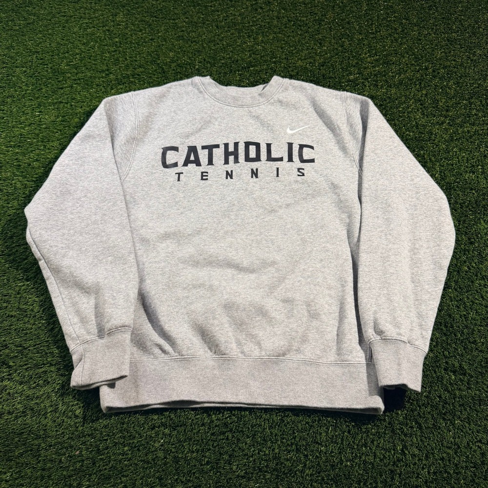 Nike Catholic Tennis Crewneck Sweatshirt Grey Fleece CJ1614-063 Small